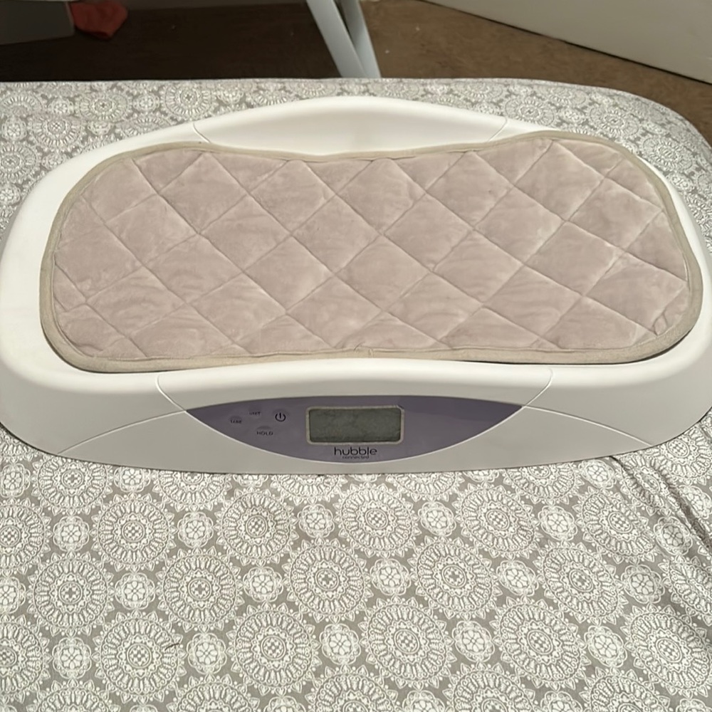 Hubble connected baby scale